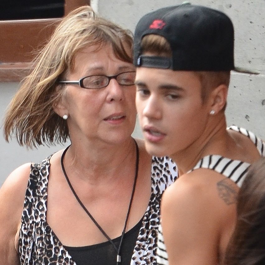 JDBieberDumps's tweet image. Justin Bieber and his grandma spotted in Ottawa, Ontario
(July 23, 2013)