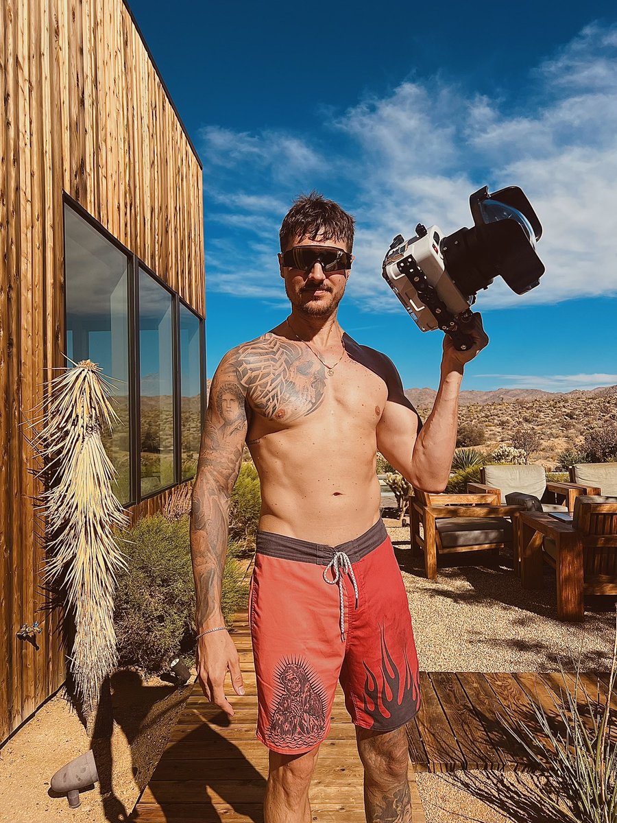 CyberBagChaser's tweet image. Practicing underwater photography in the Desert. #joshuatree #photography #desert #gymrat #gymmotivation