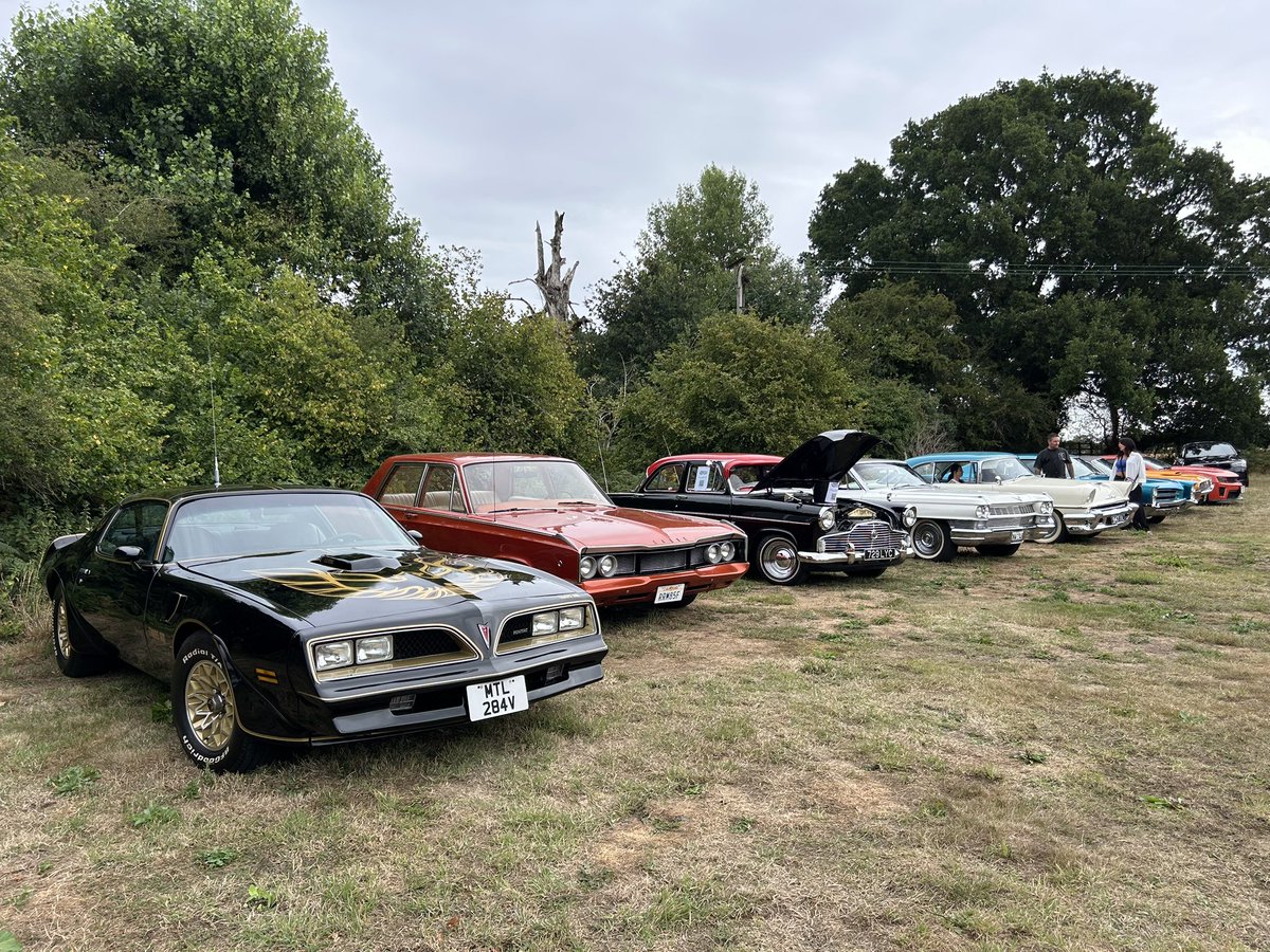 veedubhev's tweet image. Great meet today. Slightly quieter than usual but there were a lot of other events on today & many people away on holiday. However, a great mix, great atmosphere and we raised £350 for @Ballstocancer. Here are a few group photos 😊
