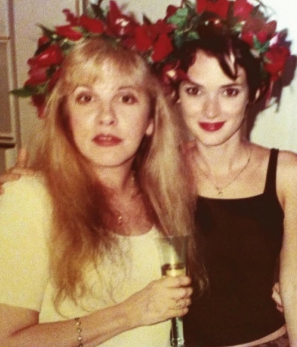 vksflmz's tweet image. STEVIE NICKS AND WINONA RYDER ARE YOU FUCKING KIDDING ME????