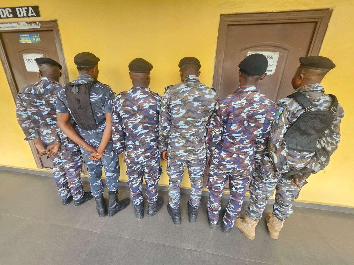 Princemoye1's tweet image. They have been seen, and detained. We kick against indiscipline and gross misconduct. Too bad. @PoliceNG @PoliceNG_CRU monitor and ensure the needful is done. Thanks.