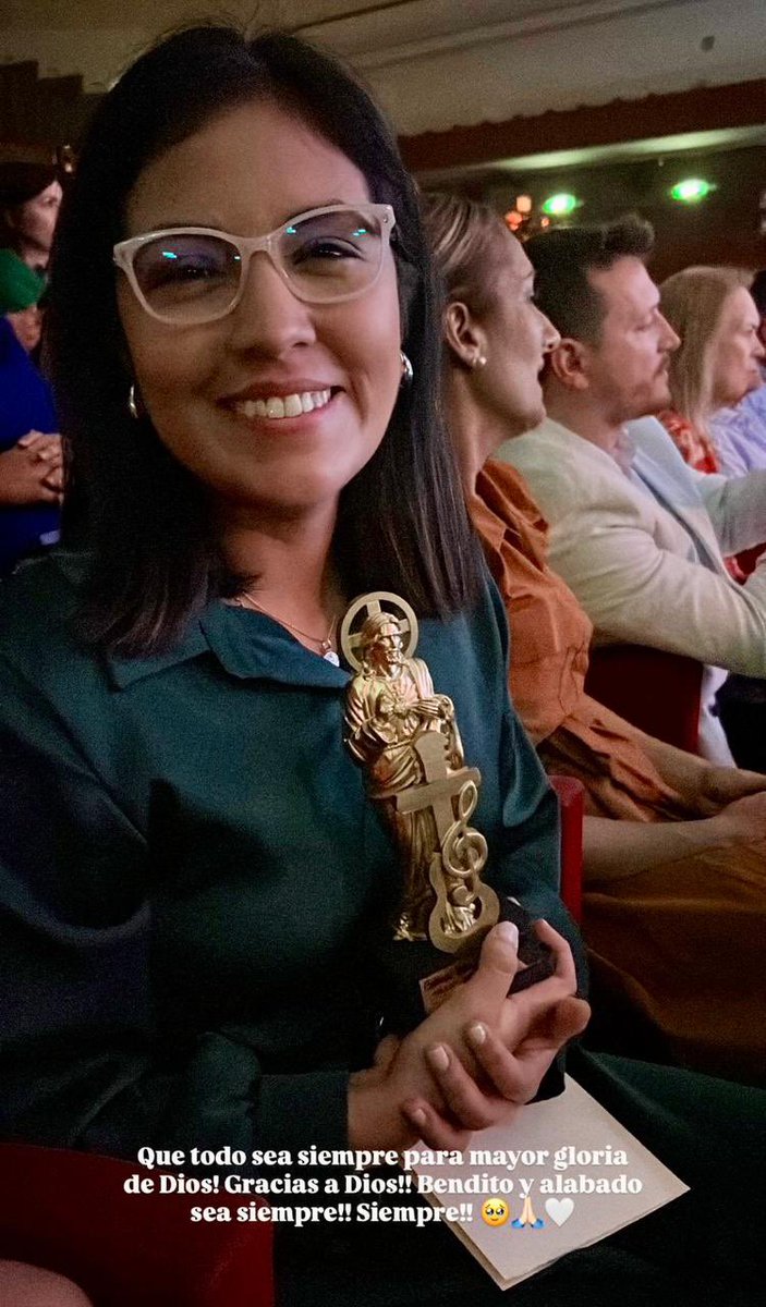 MontseEWTN's tweet photo. Con felicidad y orgullo anunciamos el reconocimiento de Nathalia Lozano-Paredes como ganadora de la categoría de mejor canción de alabanza en los primeros Catholic Music Awards de @VaticanNews! Es la presentadora de @EWTNNoticias y periodista para @aciprensa; agencia de @EWTNews! https://t.co/X1Qx6BtUHL