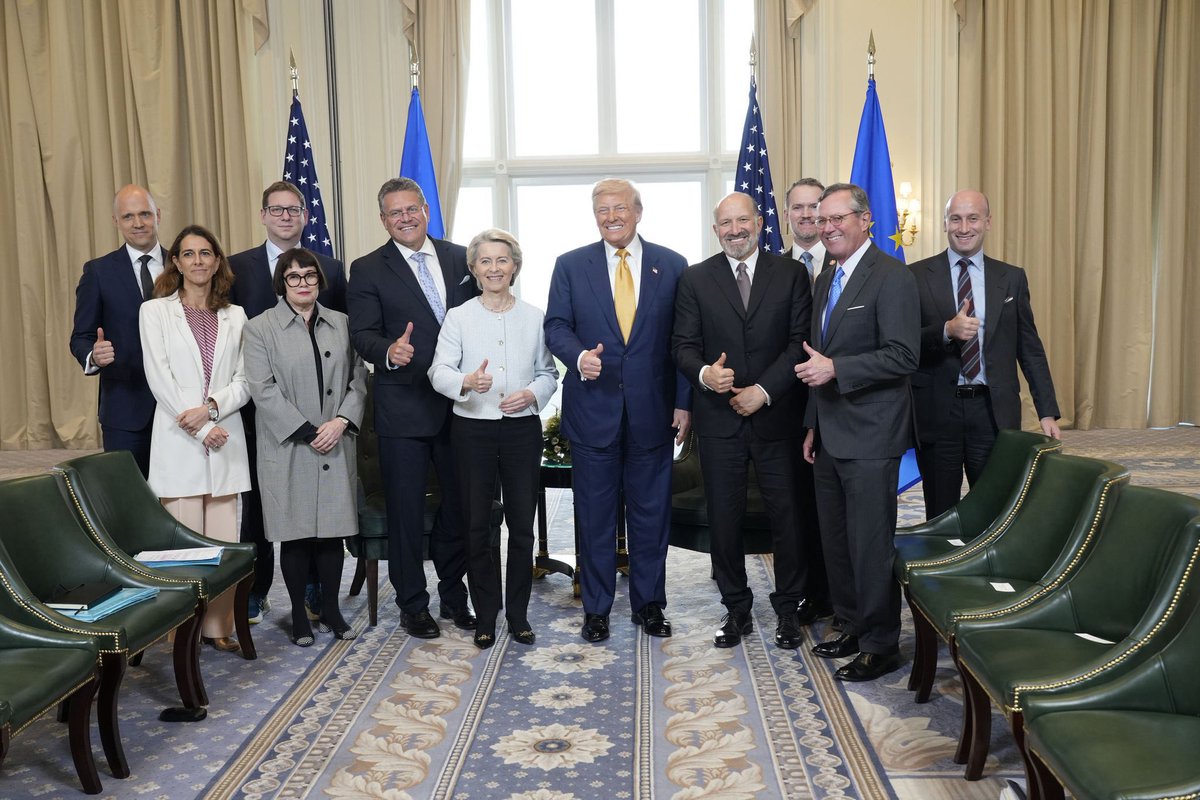 FernandoHValls's tweet image. Los aranceles del 15% son un mala noticia. Creo que esta foto de Von der Leyen es un error. Trump impone, la UE sucumbe.