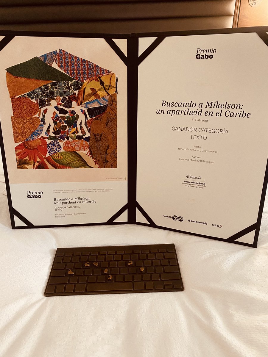 Anoche recibí en Bogotá el premio GABO de periodismo en categoría TEXTO. Quiero agradecer a la <a href="/FundacionGabo/">Fundación Gabo</a> por preparar un festival tan bonito y tan útil y por este reconocimiento. Llega en un momento bien difícil para mí, y eso lo hace doblemente entrañable.