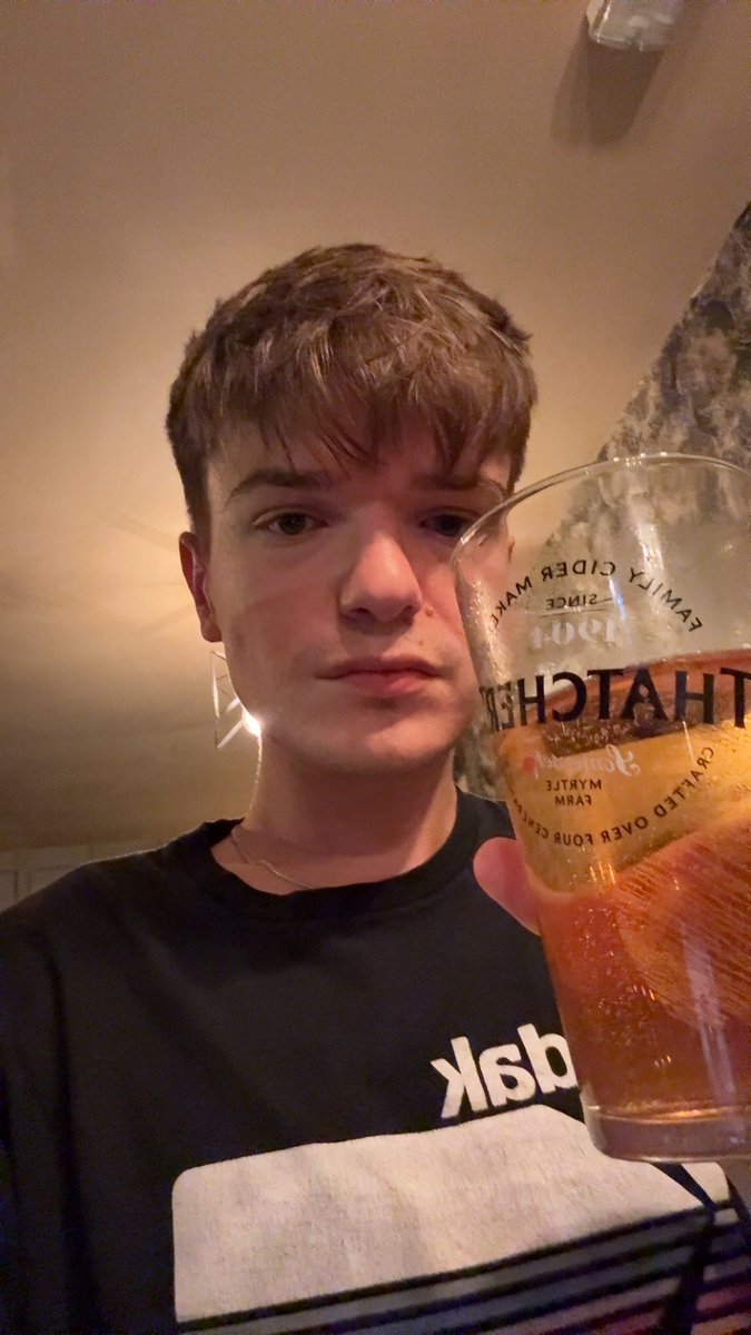 char1iewatts's tweet image. Pub closing times on Sundays are a joke