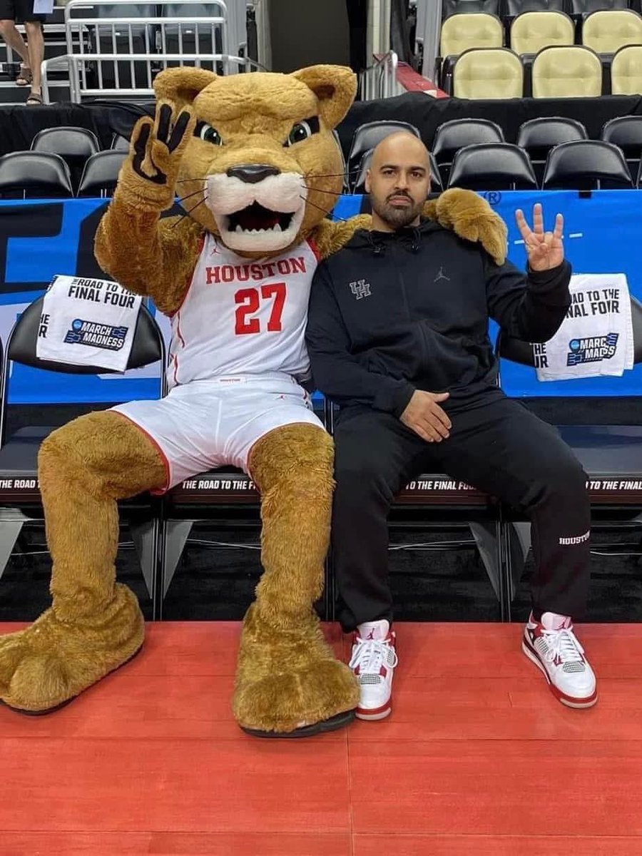 CoachJohnASmith's tweet image. Happy Birthday to my TRUE day 1 brother, Coach @batley_bilal of @UHCougarMBK . โ
We built a Division 1 program together from scratch! โ
We won a grassroots national championship together. You are my sibling not just a coaching brother ! Letโs continue to do what we do #Elite