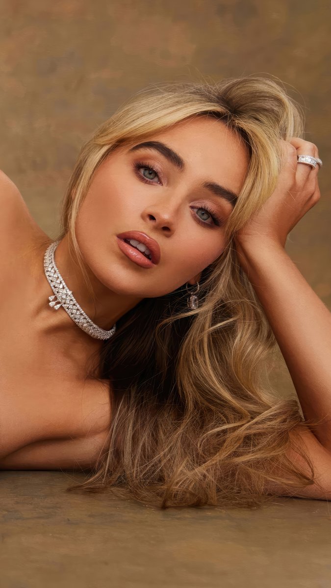 brinajpg's tweet photo. load this in 4k, she's clearer than your eyesight. https://t.co/WnFQwWjJWo