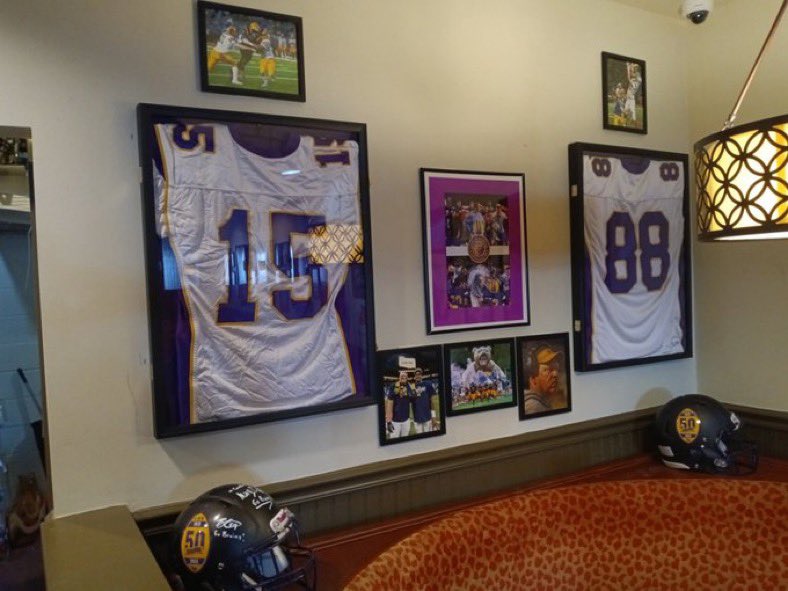 Massive thanks to <a href="/LakeBraddockFB/">Lake Braddock 🏈</a> and <a href="/LedoPizza/">Ledo Pizza</a> for teaming up to create the National Champion Booth! #builtbybraddock #goblue