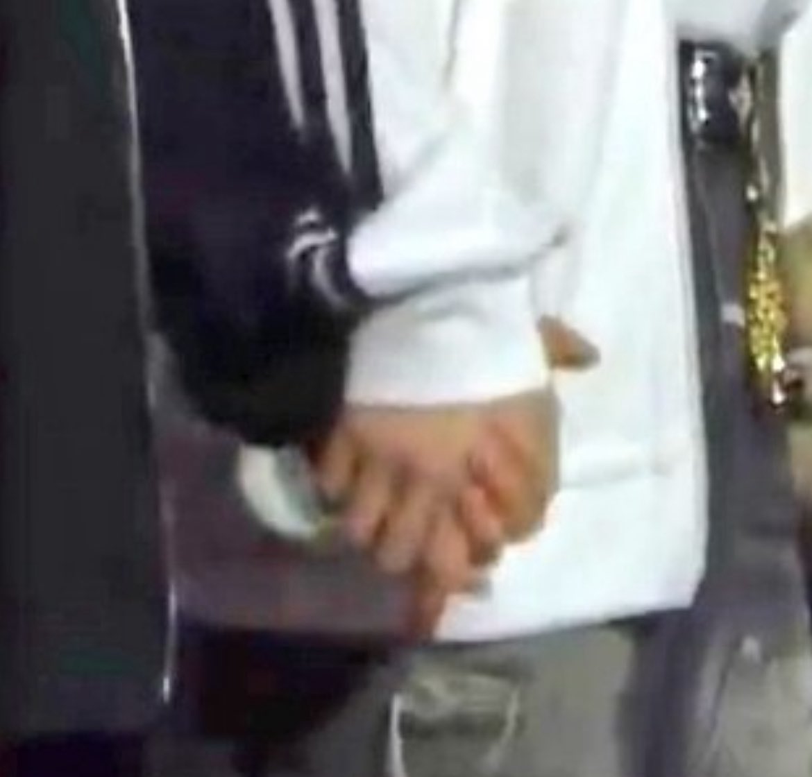 imkirauwu's tweet image. Save me microwave quality miso hand hold save me 🥹