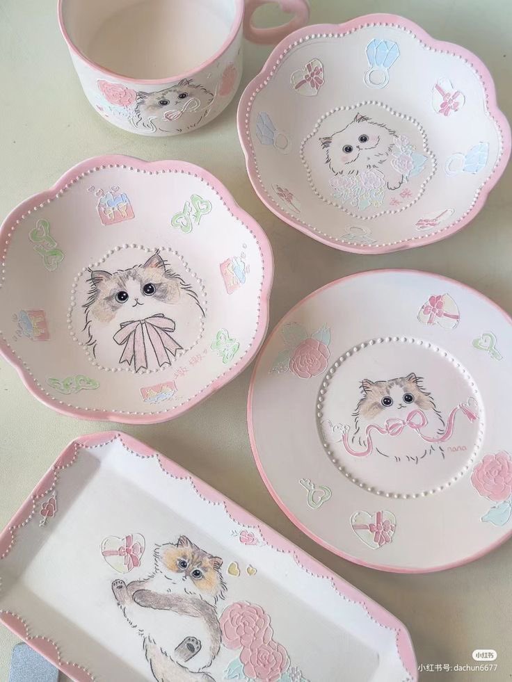 kitty plates 🎀
