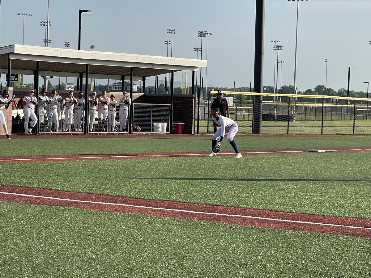 CurrieBaller2's tweet image. Battling it out at Alliance 14U Nationals! We are 2-0 and we made it to the Super Regionals! Last tournament of the summer! 💜🧡💜🧡 @VAUnitySB @09Unity @UnityCoachJosh