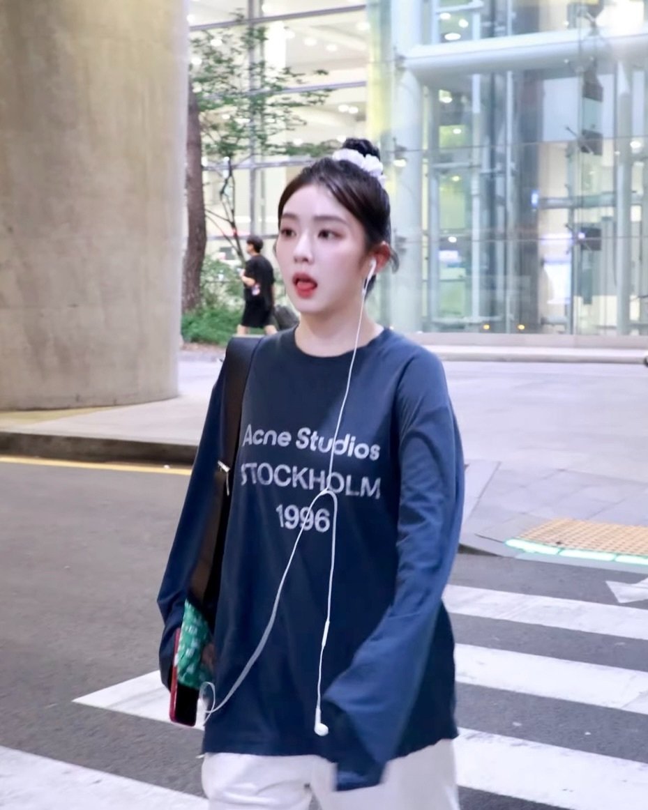 SoloBae91's tweet image. too hot