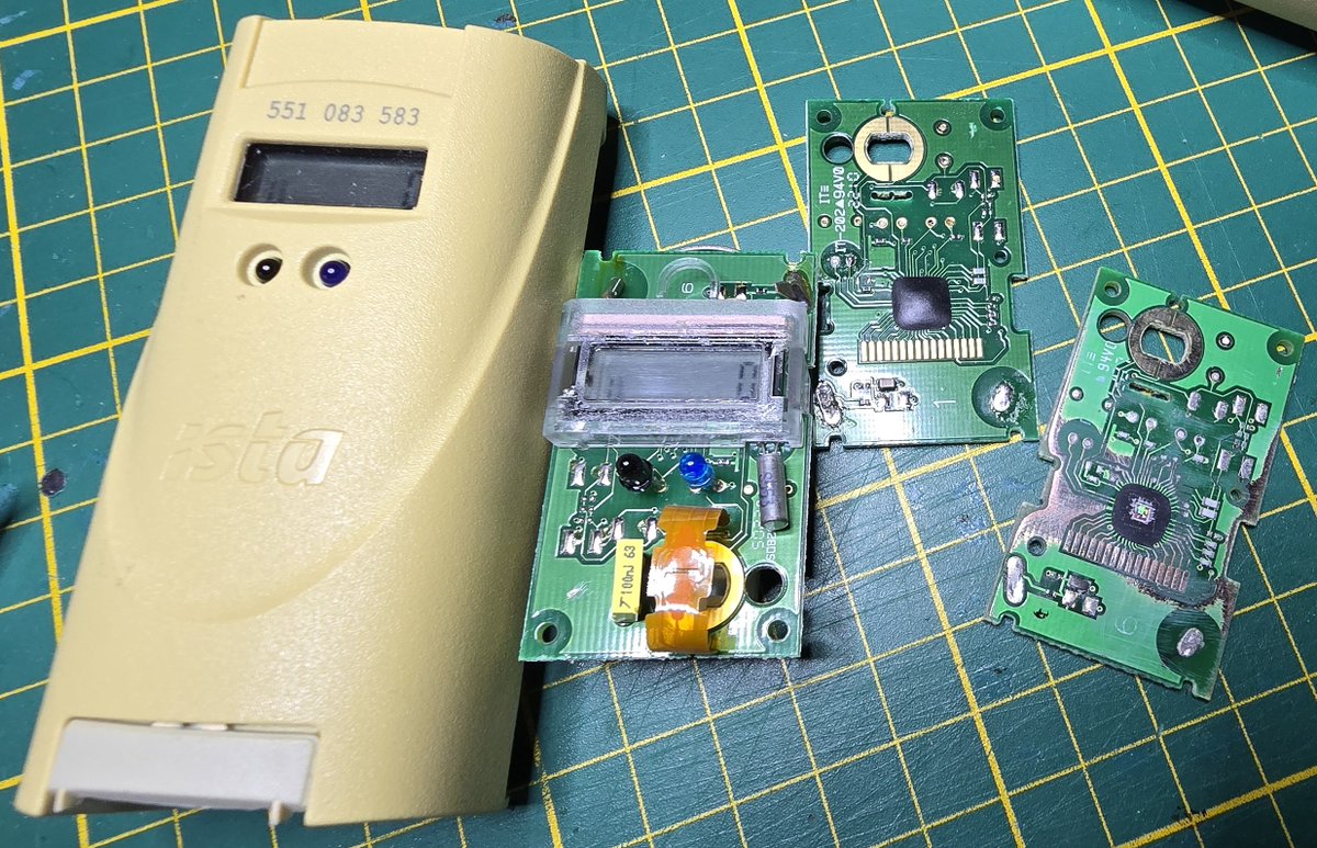 atc1441's tweet image. Another Heat cost Allocator looked into.
This time an Ista non RF Variant.
Decapped Blob turns out to be an MSP430C413 8KB ROM 256 Byte RAM
Other than that its just:
- Custom LCD
- 2 Temp Sensor
- CR2477 Battery
- IRDA Interface
Not much to "hack" on without RF and ROM based SoC