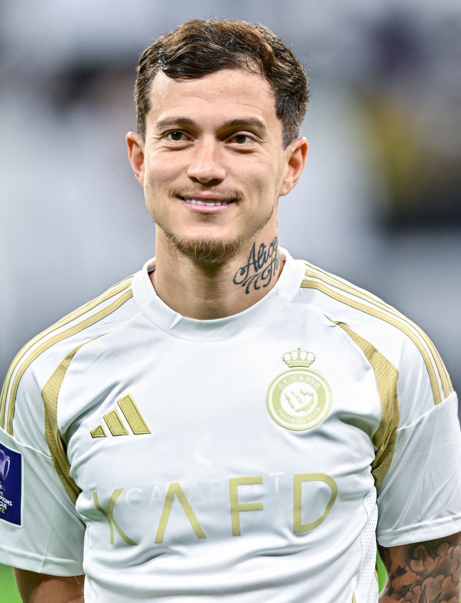 MousaQi's tweet image. جيسوس دام انه يبغا وسط اجنبي المفروض يراجع قراره ويكمل مع اوتافيو 

بقاء اوتافيو مع بروزوفيتش وجواو فيليكس بيكون وسط مثالي