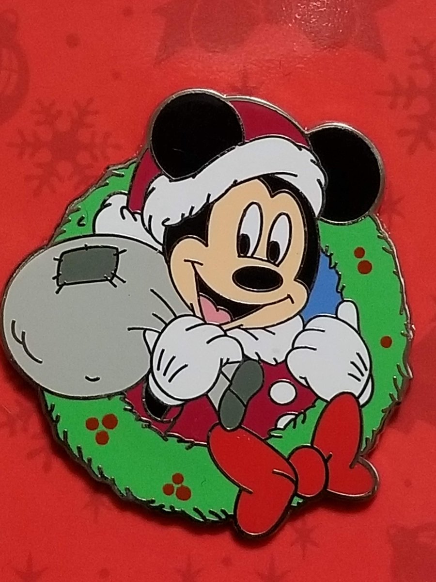 TeriE's tweet photo. RARE #DISNEYPARKS PIN #SANTAMICKEY in Christmas Wreath WDW #Vintage 2009 NEW https://t.co/Soi2KrFYEO

#disneypinsforsale #disneypins #disneytradingpins #disneypintrading #disneyholidays #disneychristmas #waltdisneyworld #disneyworld #WDW #pintrading #christmaswreath #MickeyMouse https://t.co/OfHg6t8XsF