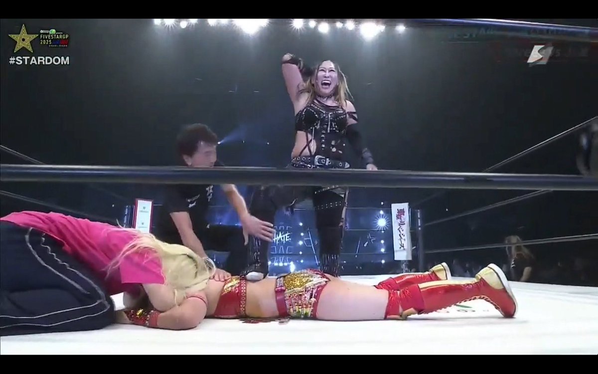 Planeta_Wrest's tweet image. Konami derrotó a Sareee por decisión del árbitro en el STARDOM 5 Star GP 2025 🔥🔥🔥
@k_o_n_a_m_i_ Acaba de hacer que la Campeona Femenina IWGP pierda el conocimiento!
#STARDOM #5StarGP @wwr_stardom #HATE @we_are_stardom #小波 #NJPW