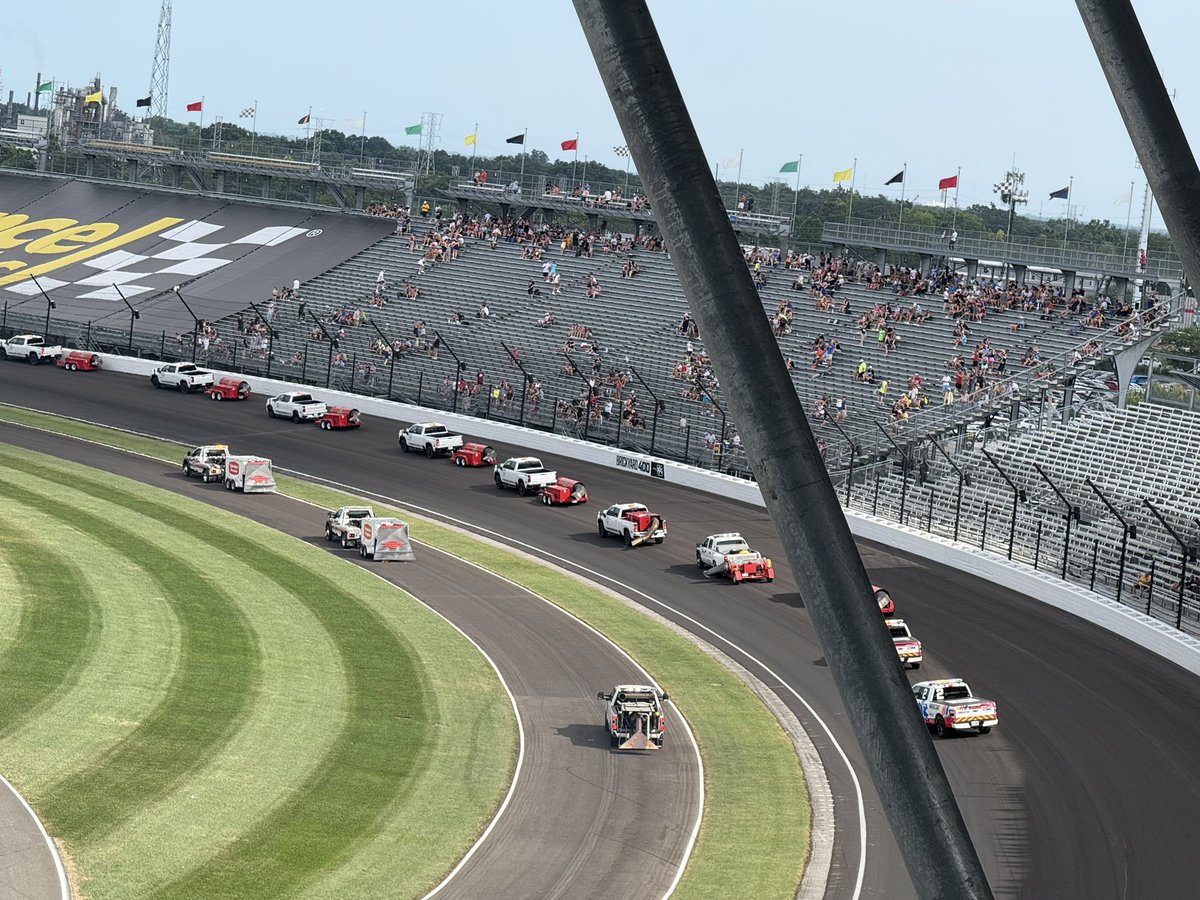 PresleySorah's tweet image. ☀️ now in turn 1… 

#NASCAR