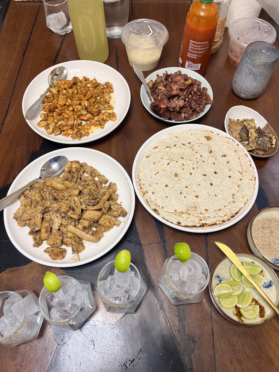 imoteda's tweet image. Impromptu margarita and taco night.
One of the perks of being an adult is that your friends can roll up unannounced and do cool things