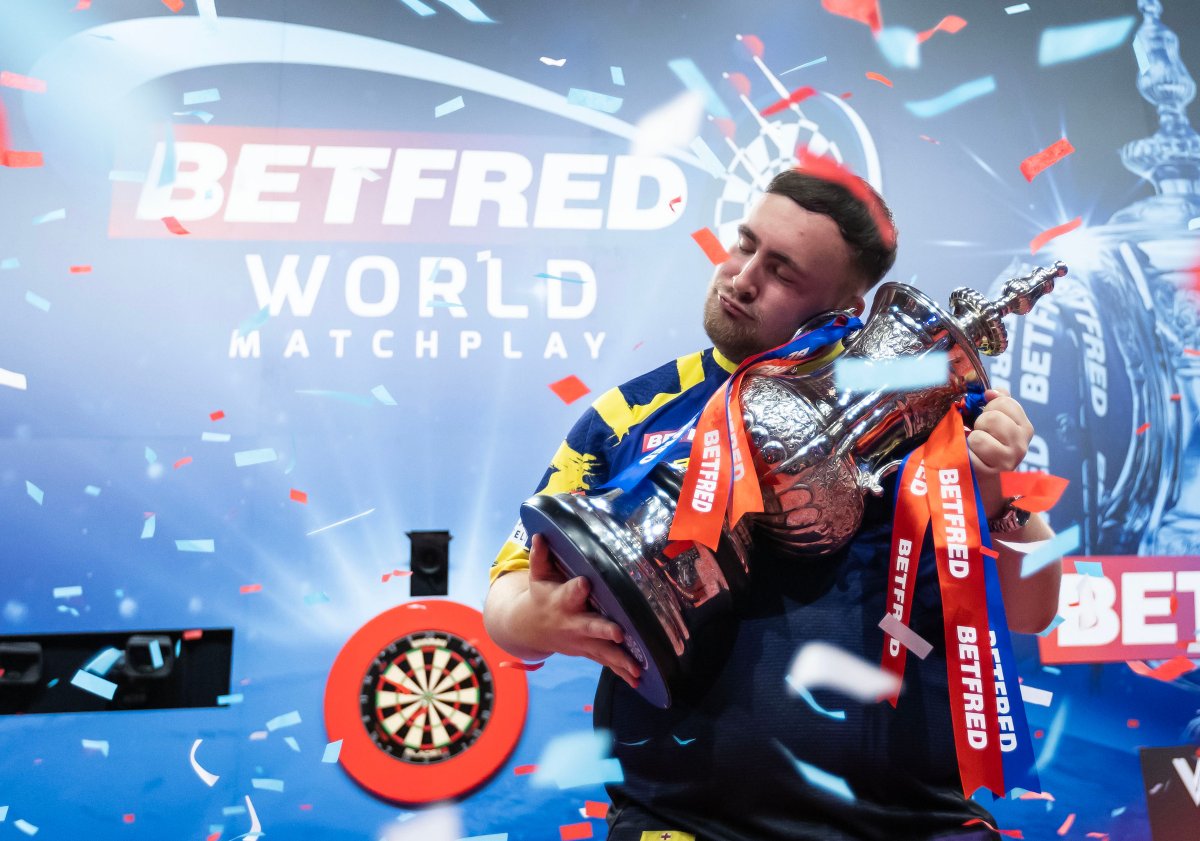 livedarts's tweet image. Youngest World Matchplay champion โ
Youngest Triple Crown winner โ
Most 180s in a World Matchplay โ
๐๐ป๐ผ๐๐ต๐ฒ๐ฟ ๐ฟ๐ฒ๐ฐ๐ผ๐ฟ๐ฑ-๐ฏ๐ฟ๐ฒ๐ฎ๐ธ๐ถ๐ป๐ด ๐๐ฒ๐ฒ๐ธ ๐ณ๐ผ๐ฟ ๐ง๐ต๐ฒ ๐ก๐๐ธ๐ฒ โข๏ธ