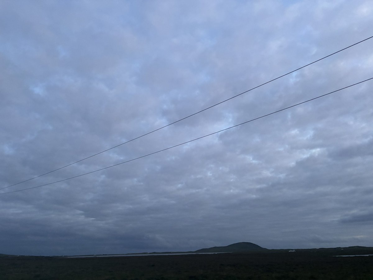 Good evening #hebrides and beyond ! 

should have brought the golf clubs, still plenty light 😀

2220 hrs.    27/0725