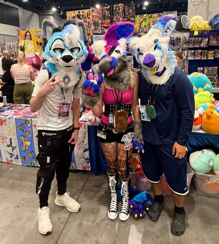 CybrFur's tweet image. GalaxyCon - Raleigh was a blast! Didnt think I’d post about it but why not haha, happy Sunday!