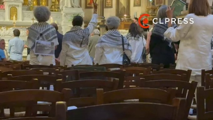 Porter le keffieh des terroristes arabes dans une église et perturber l'office en provoquant les fidèles.
Ces gauchistes n'ont honte de rien.

Il faudra les chasser à coup de fouet.