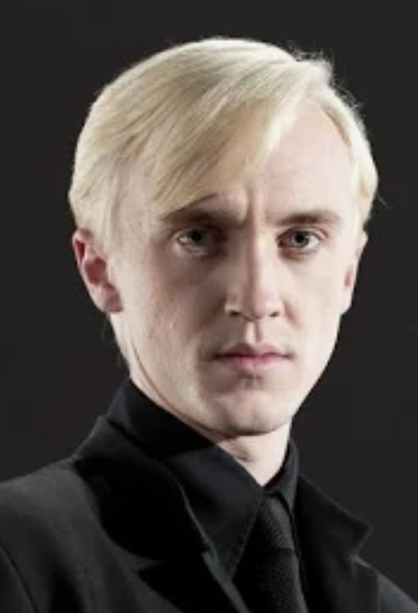 clairoedebiri's tweet image. can you imagine having a nightmare and wake up to him holding you and whispering "it's okay my love it's okay" and singing you a Romanian song to calm you down