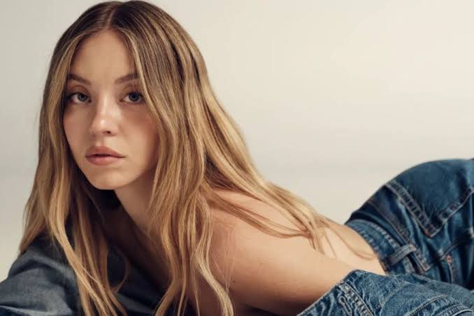 tocomleonardo's tweet image. O filme mais assistido na Amazon Prime é protagonizado por Sydney Sweeney, que vem sendo atacada por militantes da esquerda por ter feito a belíssima propaganda do Jeans American Eagle.
A verdade é que ninguém mais suporta essa agenda woke.
As ações da empresa explodiram.