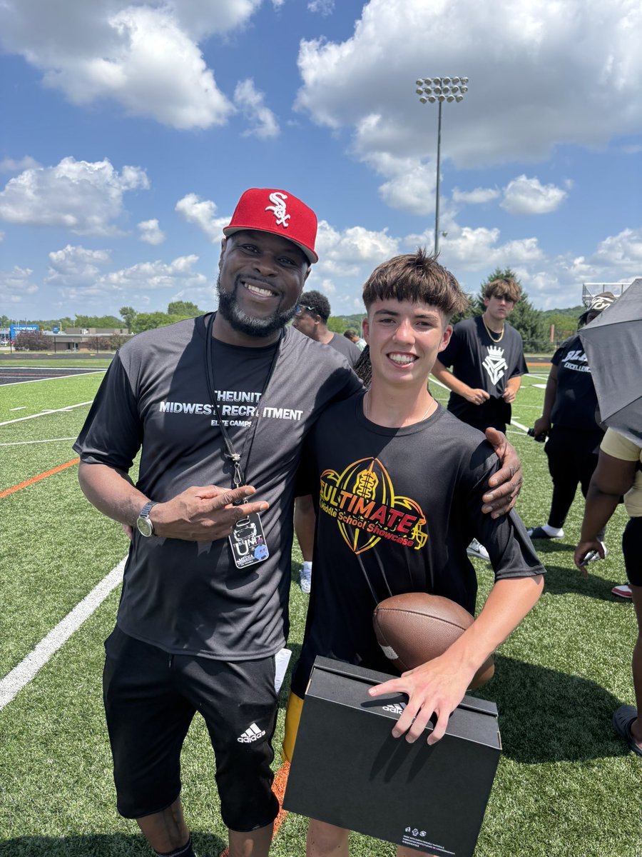 TristanFlynnqb1's tweet image. Grateful to be named a top QB performer and receive free @adidas cleats at the Ultimate Showcase.
Thank you @TrambleJoe @alex_pallone @VandenhoutMac and the rest of the coaches.
@QBHitList @quarterbackmag @WestSideQBs @A1DUDES @PrepRedzoneMI @MarcSutherland_ @MIexposure…