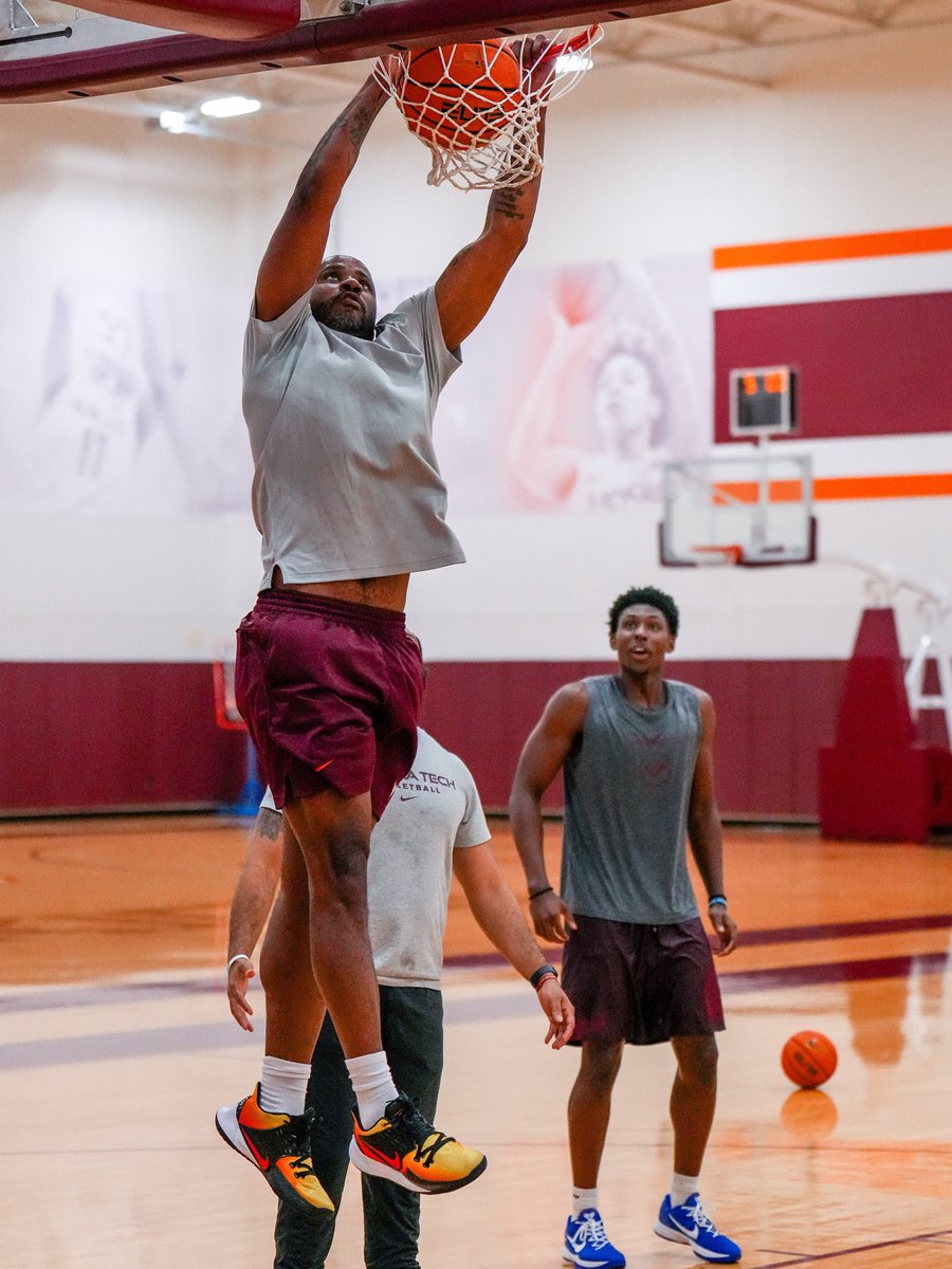 39 and strong!!! Get on that rim Fraz!!! 🦍 🦍 Season 14 as an assistant loading - Same excitement and energy as year 1- just a little wiser!! #dogtrainer #Hokies 🦃