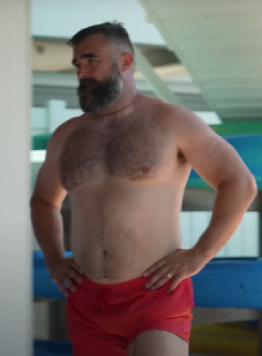 misterkelce's tweet photo. @Denn_Dunn_ like come awnnnnn how can someone be so perfectly proportionate https://t.co/sbVj7EdlJW