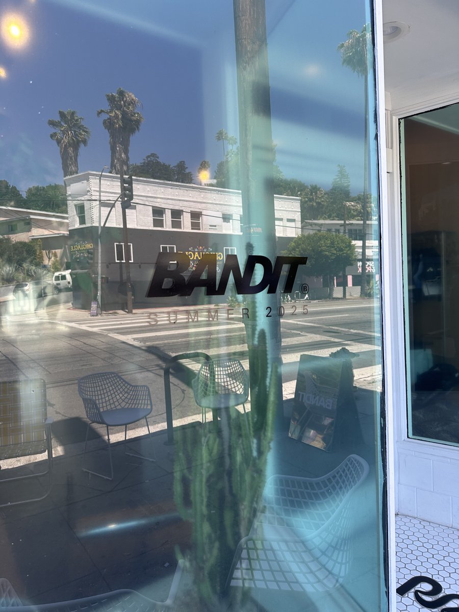 Phoenix_J_'s tweet image. 쇼핑 끌려옴😓😓😓
내 사이즈 없음
BANDIT
3118 W Sunset Blvd
Los Angeles, CA 90026
United States
