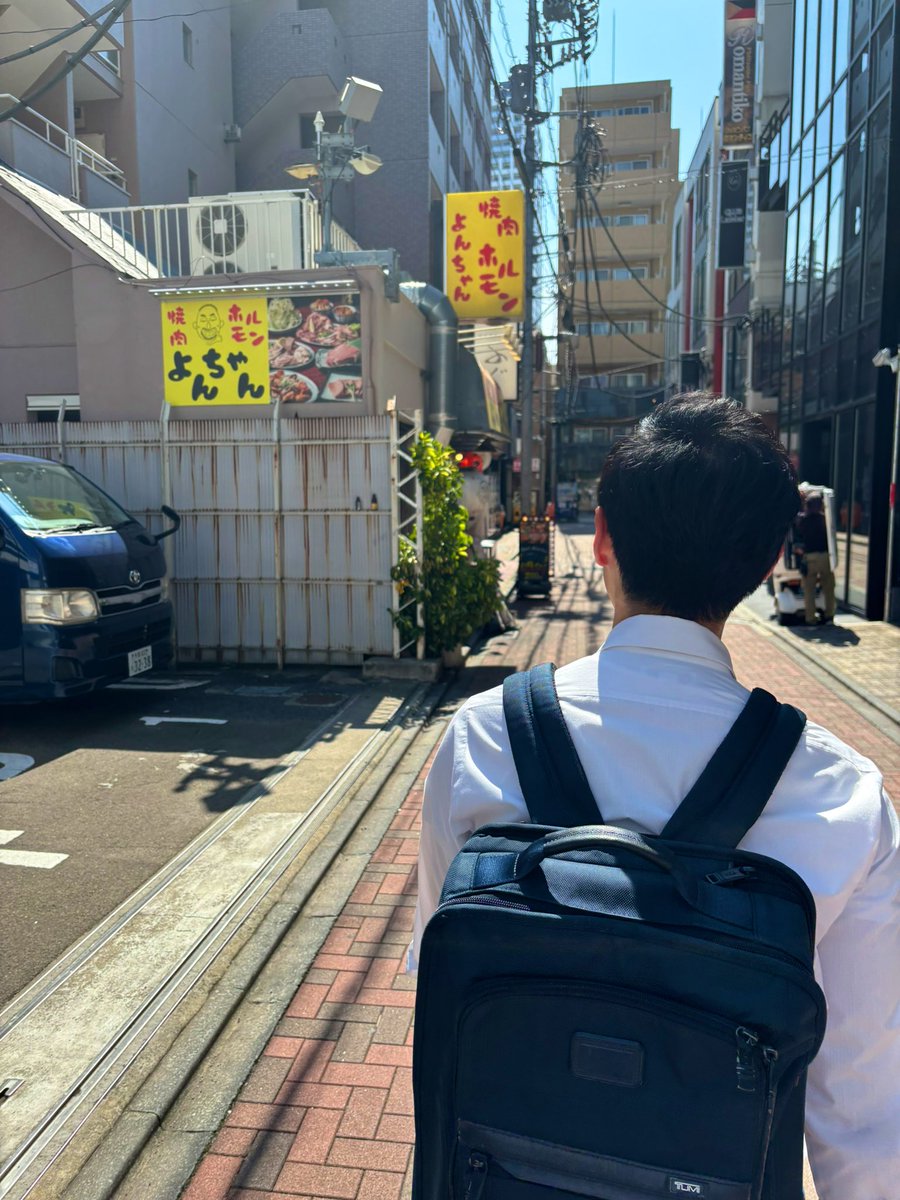 SPshacho's tweet image. 【後ろ姿シリーズNo,②】
『再生の道』石丸伸二代表
6月19日 練馬駅
「ホルモン屋 よんちゃん」
銀行員時代によく通っていた焼肉屋さんへ。
従業員さんも当時のままで、懐かしさに浸りながら遅めのランチをいただきました😊
おいしかったです!
ごちそうさまでした!
#再生の道
#選挙メシ