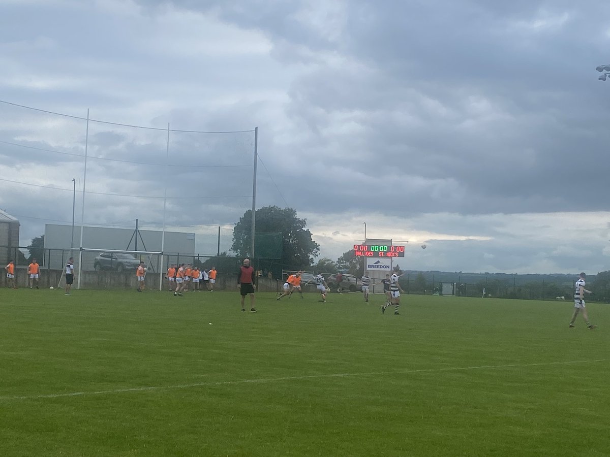 nicksgaa's tweet image. A bit late with this as battery went, cracking game littered with drama, goals, penalties non penalties, Red and yellow cards it ended @nicksgaa 4-9 @ballydesmondgaa 0-21 thanks to Ballydesmond great game and to @KilshannigGAA brilliant set up.
@NBSHIPPING