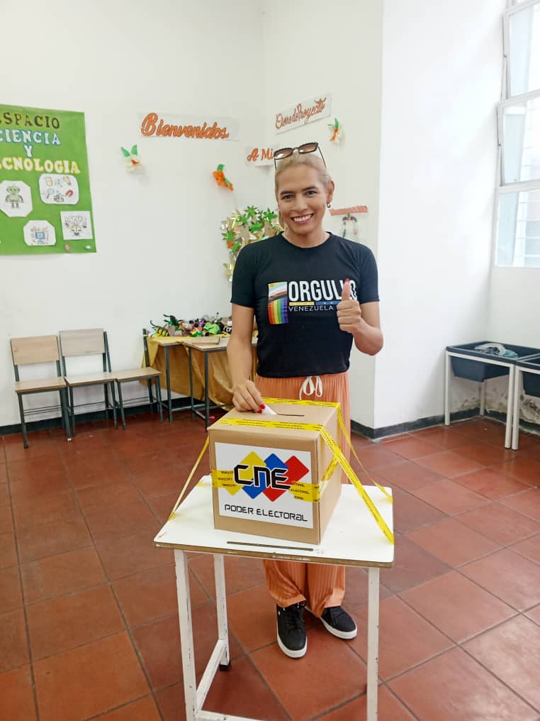 Richelle_ABC's tweet image. En esta circunstancia histórica tan complicada, hacemos más por el país quienes decidimos resistir que quienes se echan a morir.