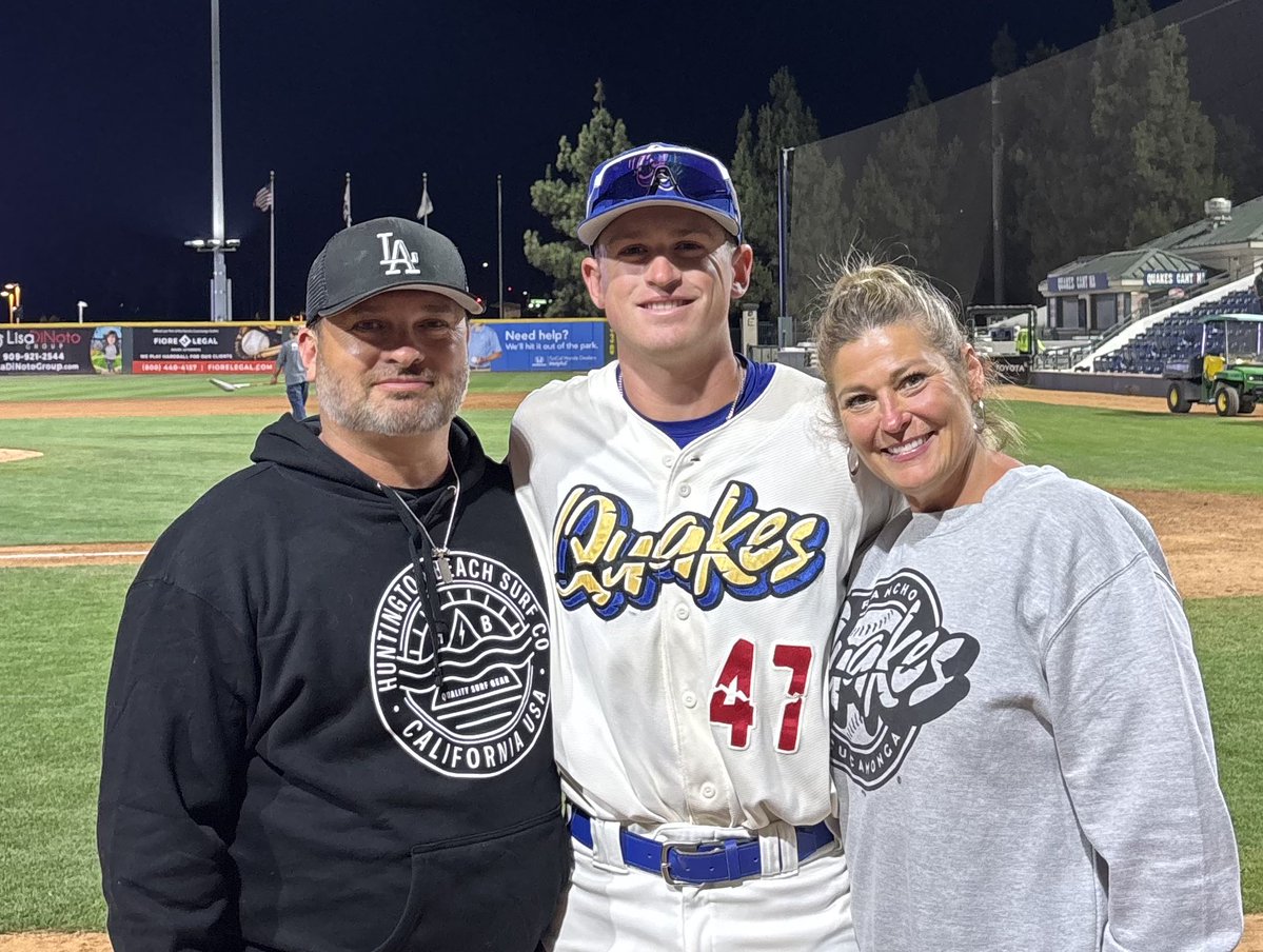 316Sundevils's tweet image. Amazing week in Cali watching J play ball.  Dude is getting better every day. He’s grinding his tail off and we’re very proud. Great things ahead. 

Dixie has now followed her brother coast to coast on baseball trips.  No bad days when you’re chasing a dream.