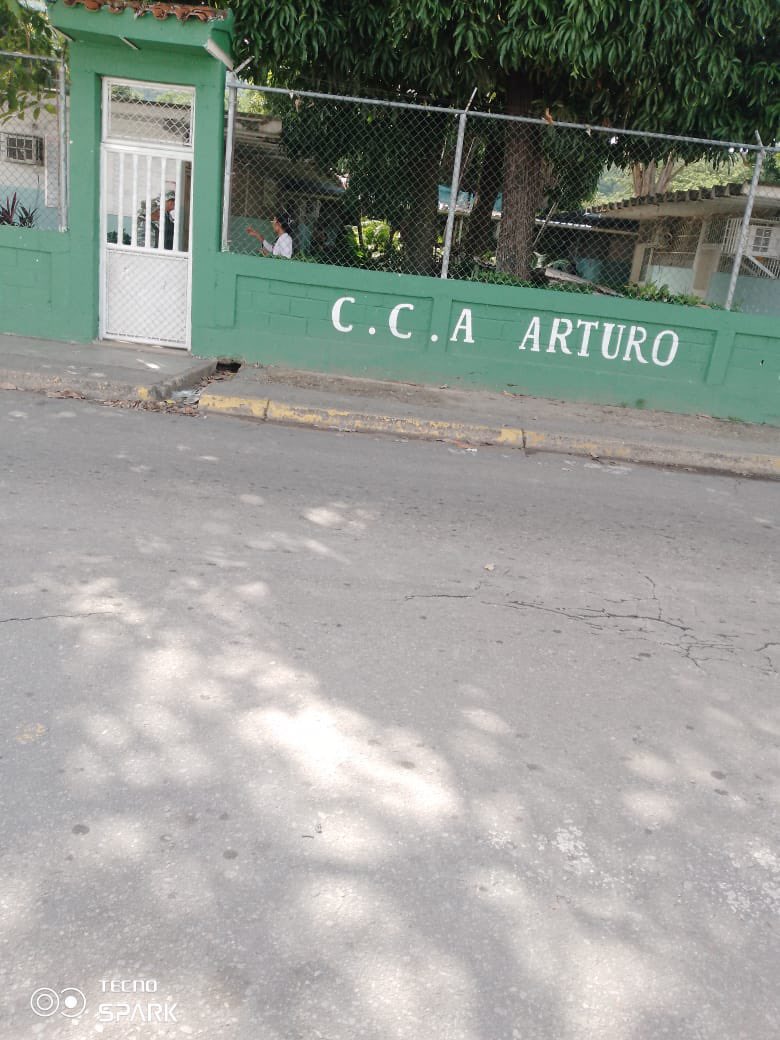 Así está el Municipio Santiago Mariño de nuestro edo Aragua, super activo! Jajaja

El país los dejó solos a ustedes y a sus amigos.