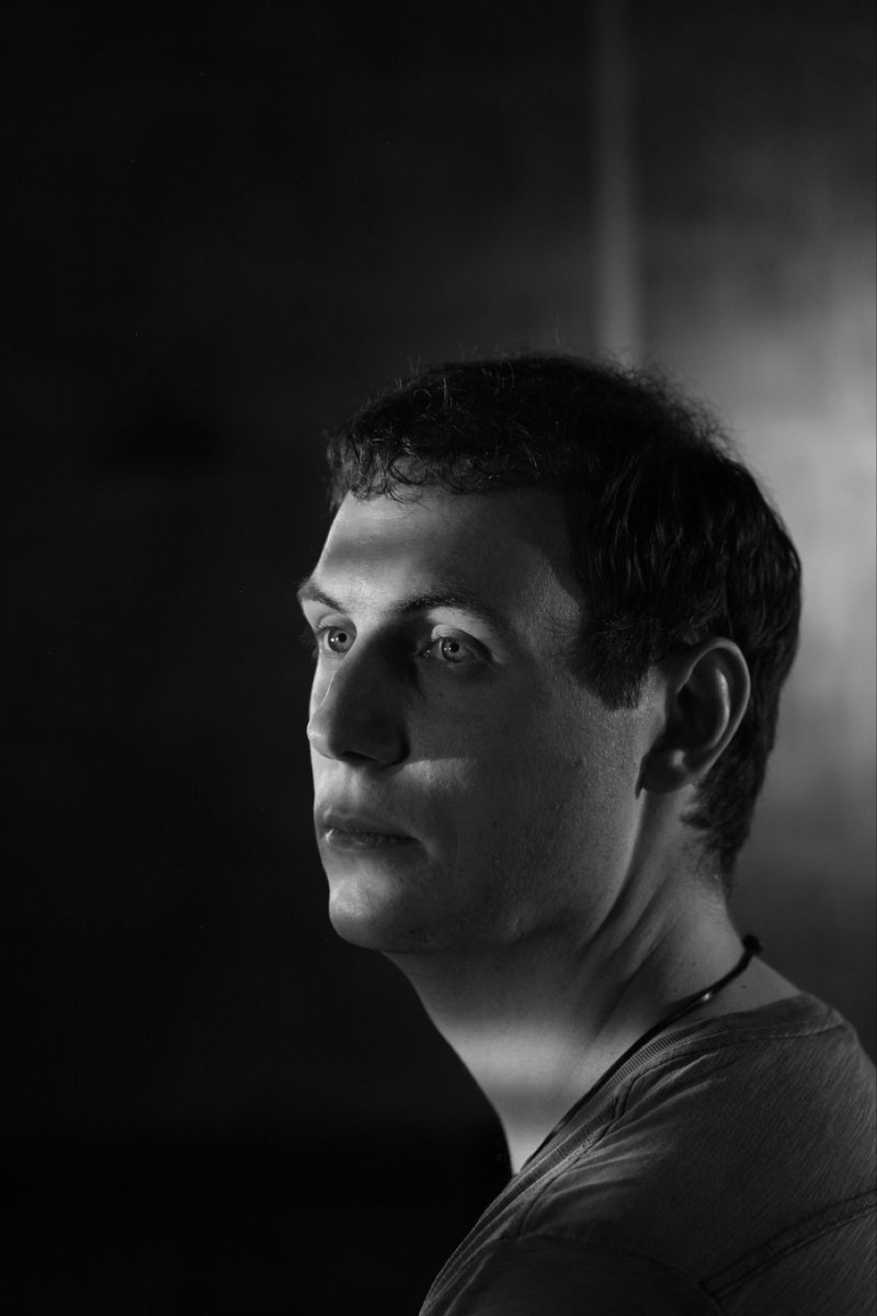 UnknownDriver17's tweet image. Some pictures I took as a project where I worked with lighting and shaping the light and the colors for one of my final project.
Might delete that later...
These are from the final day.