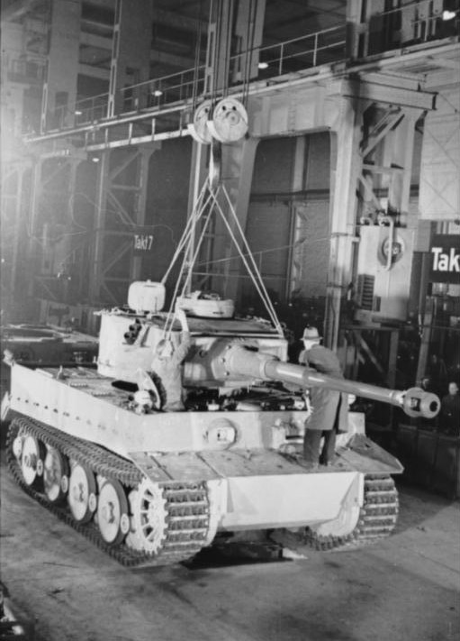 WW2Facts's tweet image. Tiger I heavy tanks being built in a factory in Germany, 1944.
#History #WWII