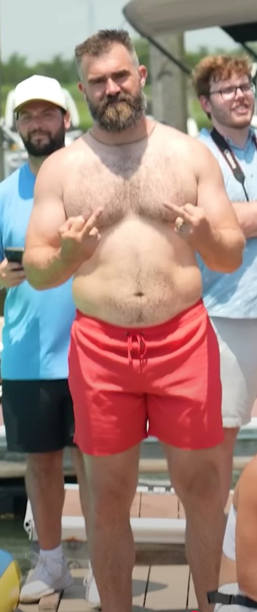 misterkelce's tweet photo. @Denn_Dunn_ like come awnnnnn how can someone be so perfectly proportionate https://t.co/sbVj7EdlJW