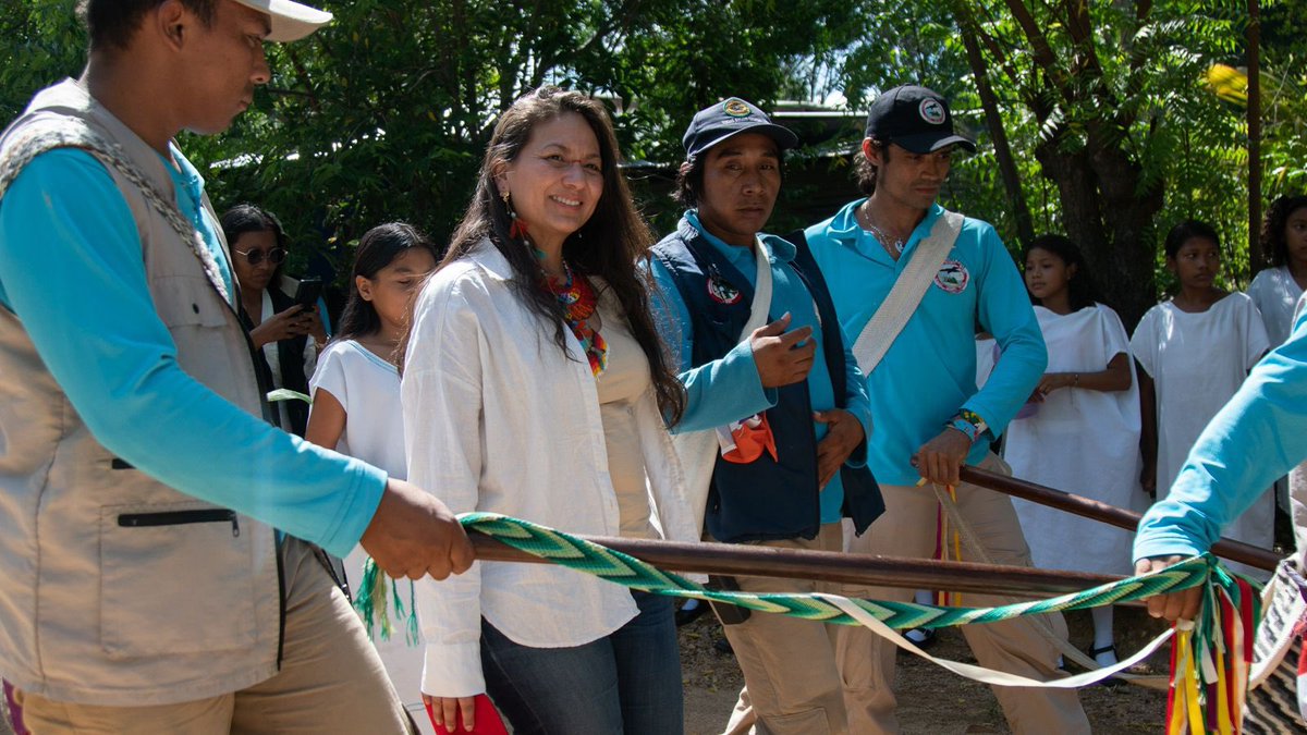 MinAmbiente Colombia (@minambienteco) on Twitter photo “Desde las autoridades tradicionales estamos conectados. Ustedes, desde la Sierra; nosotros, desde la Amazonía. He recibido todas sus propuestas, lo que plantean es importante, pero el tiempo es corto, nos quedan 5 meses, les pido priorizar”: ministra <a href="/LenAmazonas/">Lena Estrada Añokazi</a> “Desde las autoridades tradicionales estamos conectados. Ustedes, desde la Sierra; nosotros, desde la Amazonía. He recibido todas sus propuestas, lo que plantean es importante, pero el tiempo es corto, nos quedan 5 meses, les pido priorizar”: ministra <a href="/LenAmazonas/">Lena Estrada Añokazi</a>