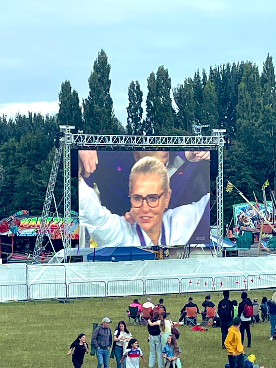 dominique tweet media