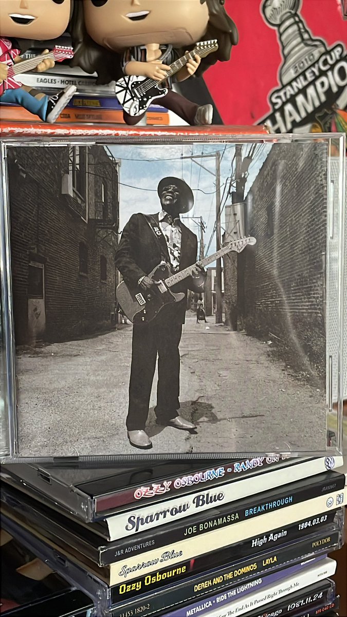 HiStickMick's tweet image. #NowPlaying   Buddy Guy
“Bring’Em In”

Album released 9/27/2005
@BuddyGuys 
#Blues 
#ChicagoBlues 🎸
open.spotify.com/album/6q80QMqB…