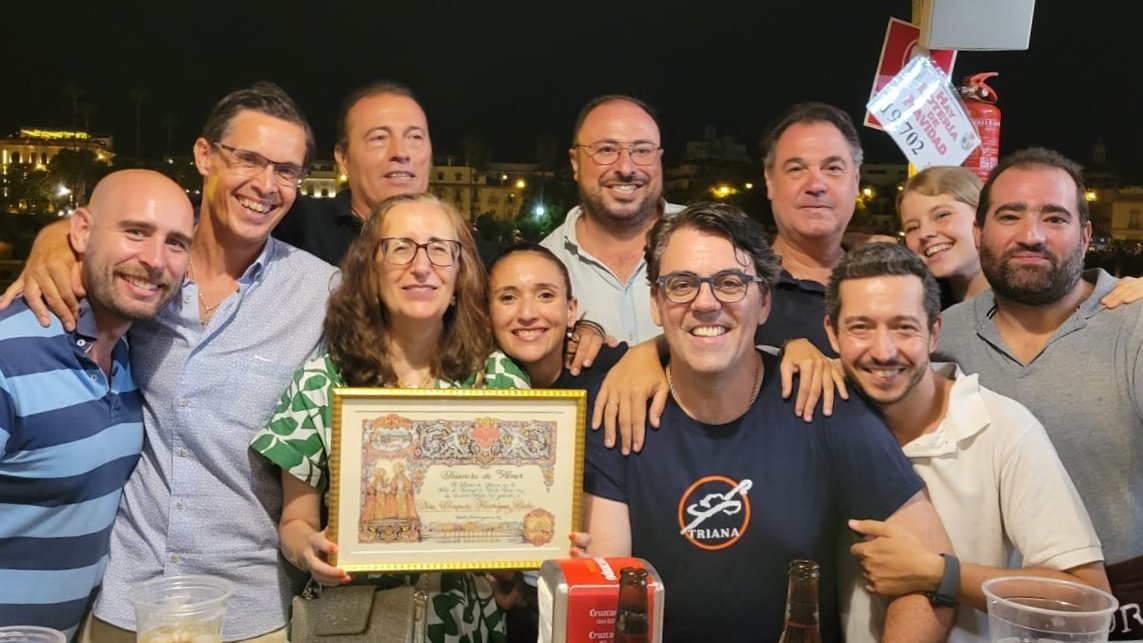 🔵 Es un hondo motivo de orgullo que el <a href="/Ayto_Sevilla/">Ayuntamiento de Sevilla</a>, mediante el <a href="/DtoTriana/">Distrito Triana (Sevilla)</a> y la comisión organizadora de la #VeláSantaAna25, haya concedido a nuestra querida hermana <a href="/AmparoRB499738/">Amparo R.B.</a> el título de Trianera de Honor; ¡enhorabuena a la camarera de nuestra Divina #PastoraDeTriana!