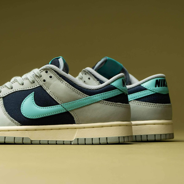 KicksDeals's tweet image. Over 40% OFF savings are available for the light pumice/dark obsidian-green frost Nike Dunk Low Retro Premium at $70.38 + FREE shipping.

BUY HERE -&amp;gt; tinyurl.com/3au7vjmh (use promo code SPORT at checkout)