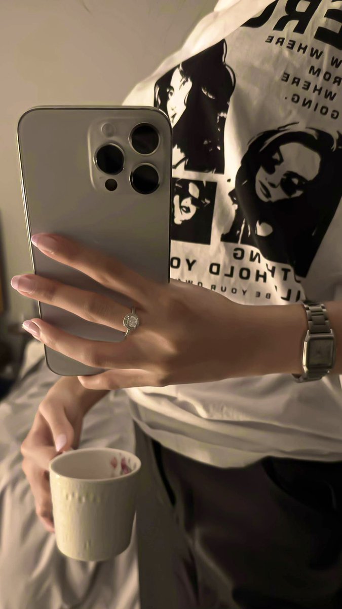 #فضفض_بتغريدهـ :
. ⋆ ༘
* ⋆·˚ ☄︎

☄︎ ☄︎
.

.

 ☄︎  ☄︎
 •

  . .  

↴
❥

"أعرف إن الطواري ما تمرّ إلا تجيب أحباب
يجي طاريك كن البال في جدول مواعيده"

❥

®️ 🍃
  .ıllıllı.". ♡.".ıllıllı

☄︎☄︎
#احساسگ💝🧸