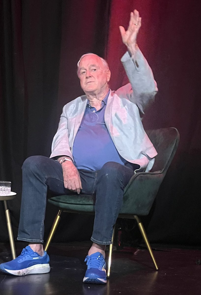 TheDesKelly's tweet image. An excellent evening with the great @JohnCleese 👏👏👏#Bristol #montypython #fawltytowers