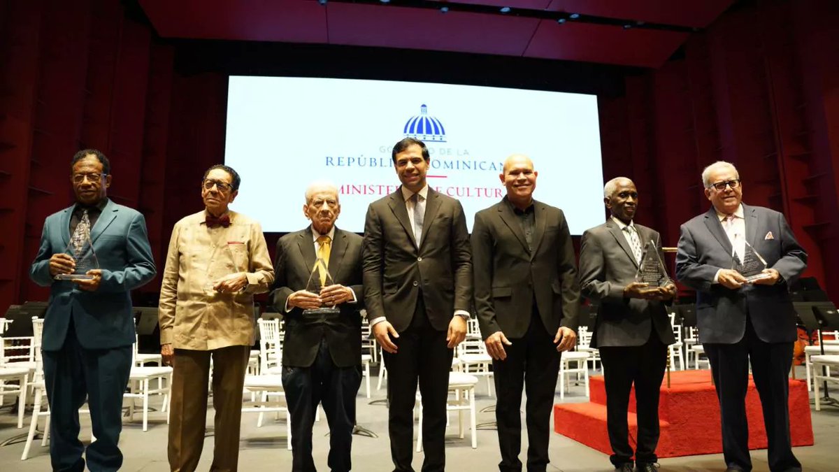 El Ministerio de Cultura (MINC) rindió homenaje a cinco padres destacados por su admirable trayectoria en las artes, cuyas vidas y obras han dejado una huella profunda en la cultura dominicana.

wp.me/pbRwvr-1Q9H

#NoticiasRNN #Cultura #DiadelPadre