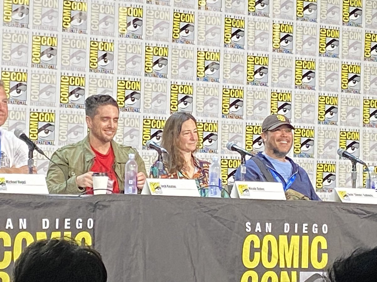 Sketch1984's tweet image. Greg Weisman and his Spectacular Friends panel at #SDCC
Very impromptu and last minute but everyone Greg could get worked on TSSM