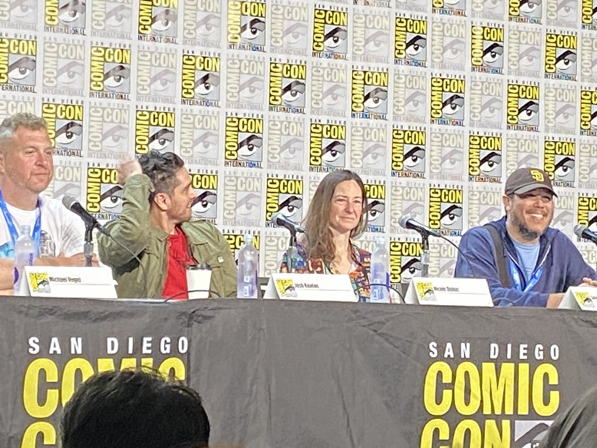 Sketch1984's tweet image. Greg Weisman and his Spectacular Friends panel at #SDCC
Very impromptu and last minute but everyone Greg could get worked on TSSM